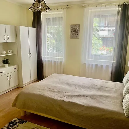 Rezi Apartamento Eger